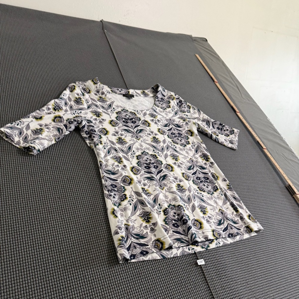 Ann Taylor Factory Women Small White Grey Yellow Floral Damask Elbow Sleeve Top